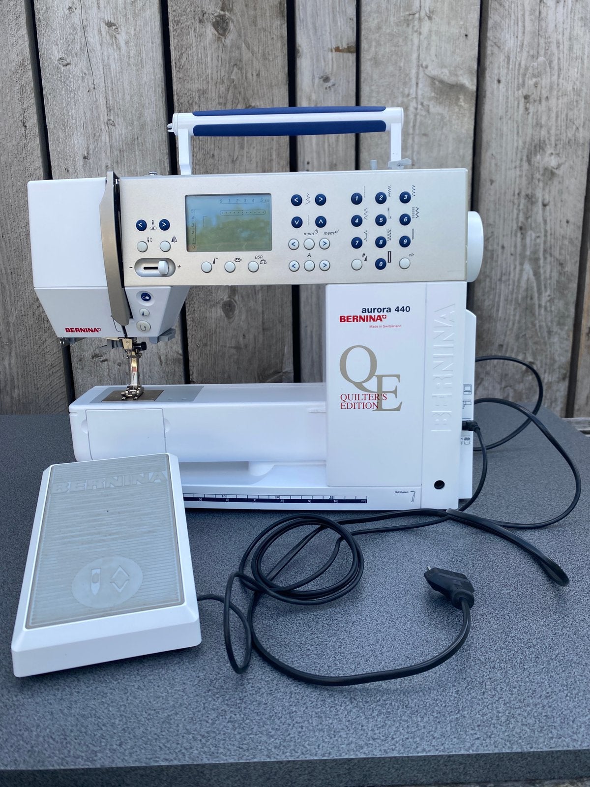 Bernina Aurora 440 QE + nombreux accessoires, Hobby & Loisirs créatifs, Enlèvement ou Envoi, Comme neuf, Machine à coudre, Bernina