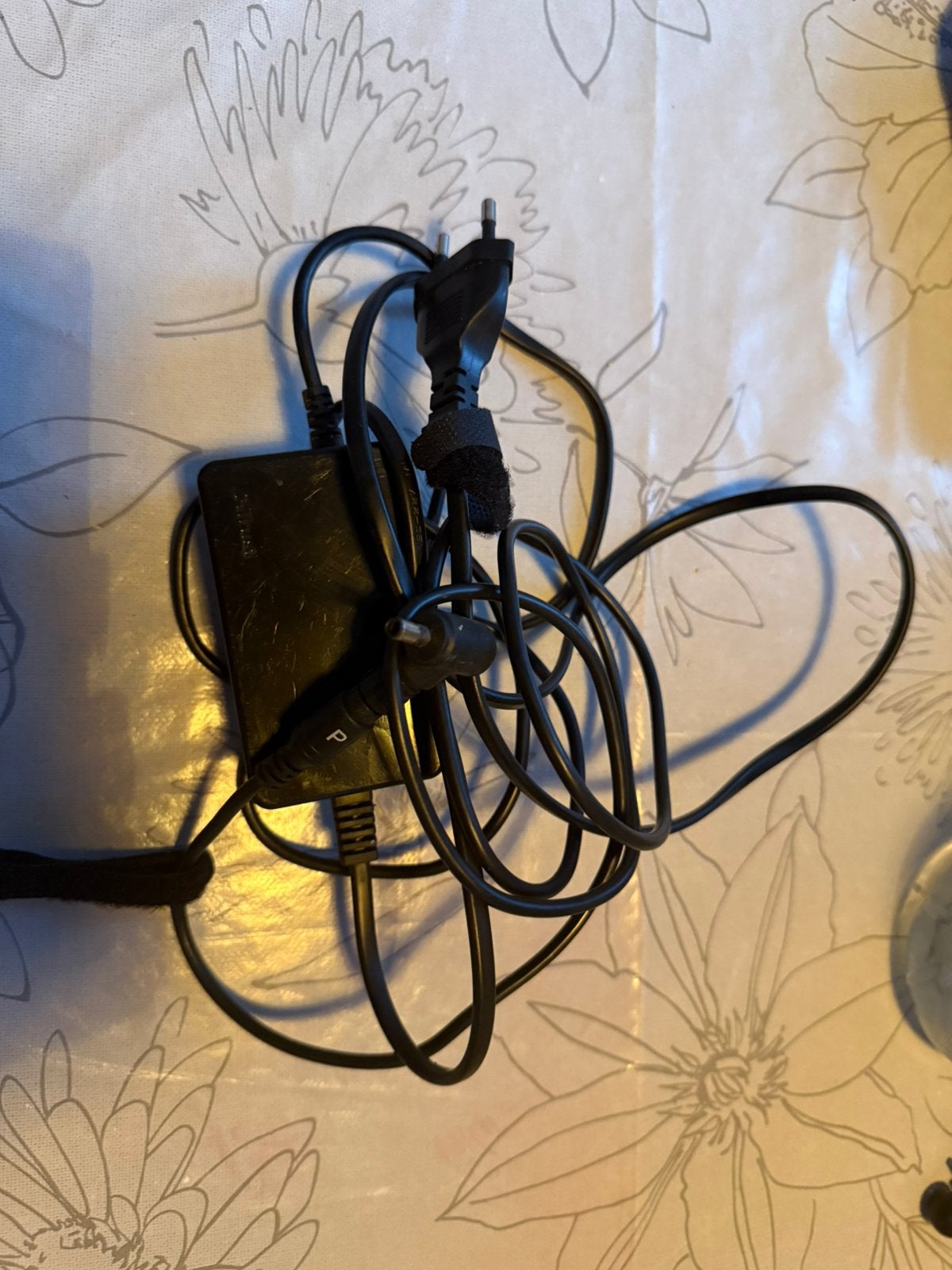 Trust laptopoplader 45 w, Informatique & Logiciels, Chargeurs d'ordinateur portable, Enlèvement ou Envoi, Comme neuf