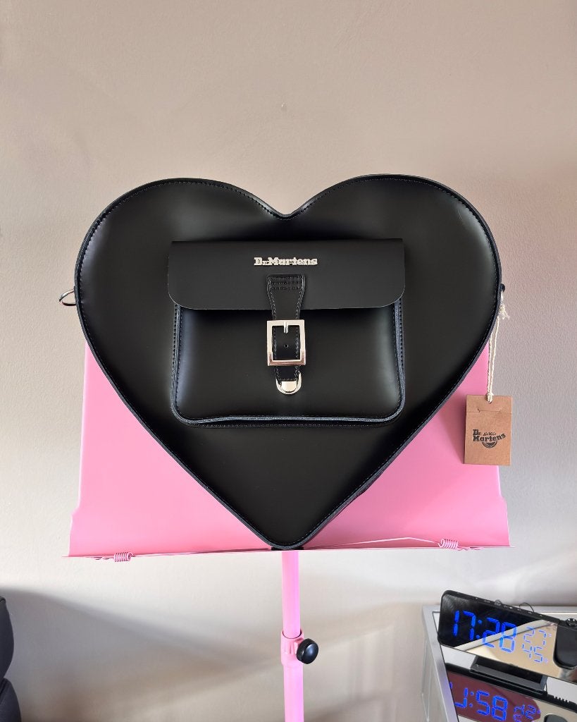 sac dr martens cœur, Neuf, Autres marques, Cuir, Enlèvement ou Envoi