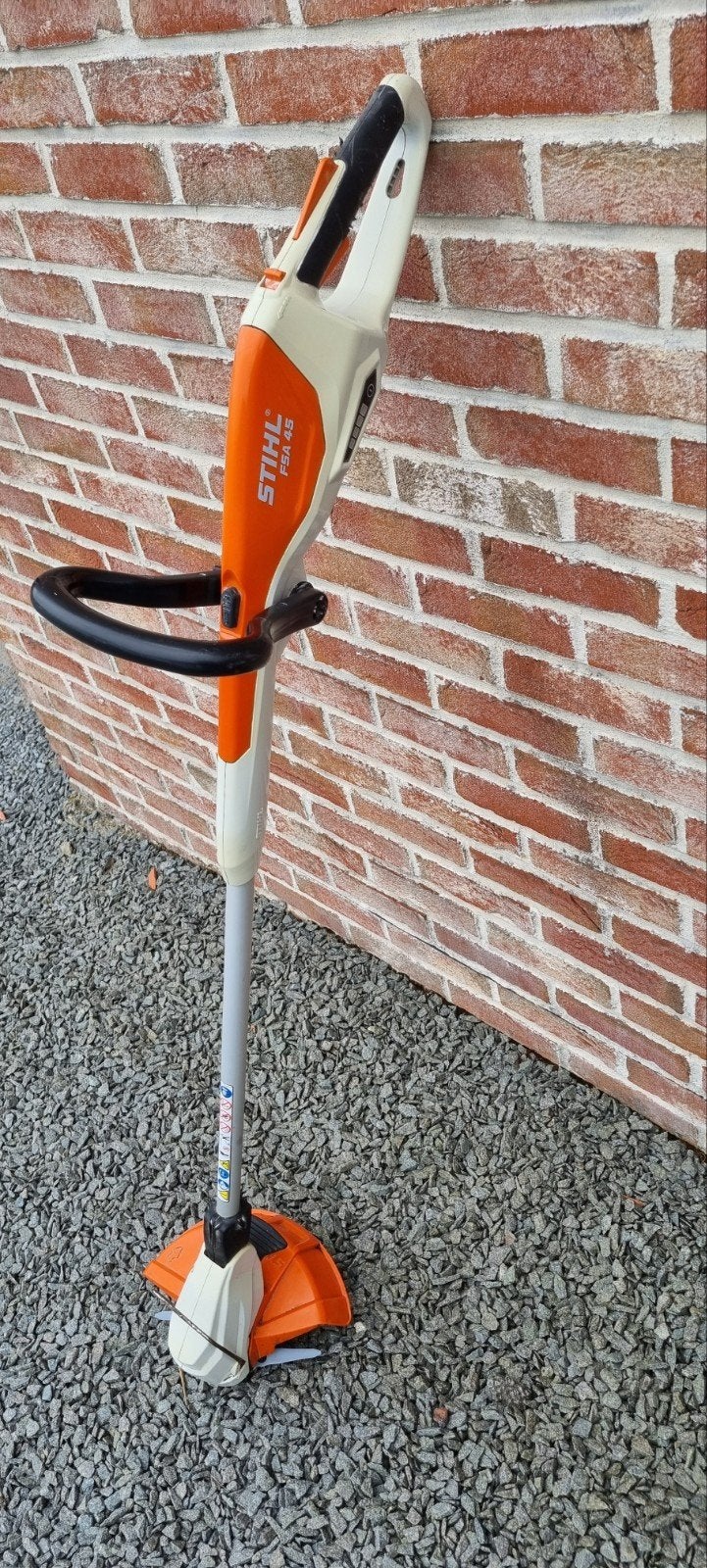 Stihl FSA 45 accutrimmer, Ophalen, Accu