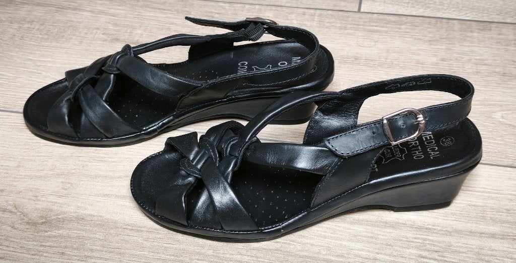 nieuwe lederen sandalen, maat 38, Zwart, Nieuw, Sandalen of Muiltjes, Ophalen of Verzenden