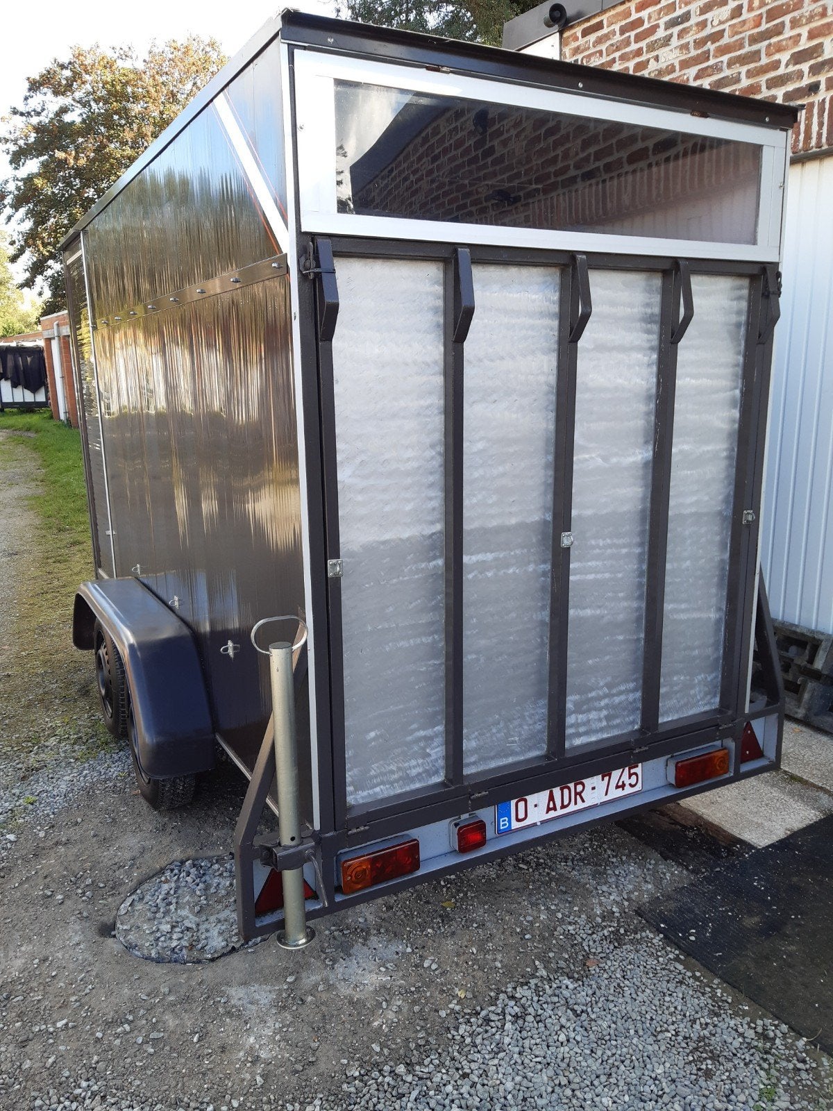gesloten aanhangwagen, Ophalen, Zo goed als nieuw
