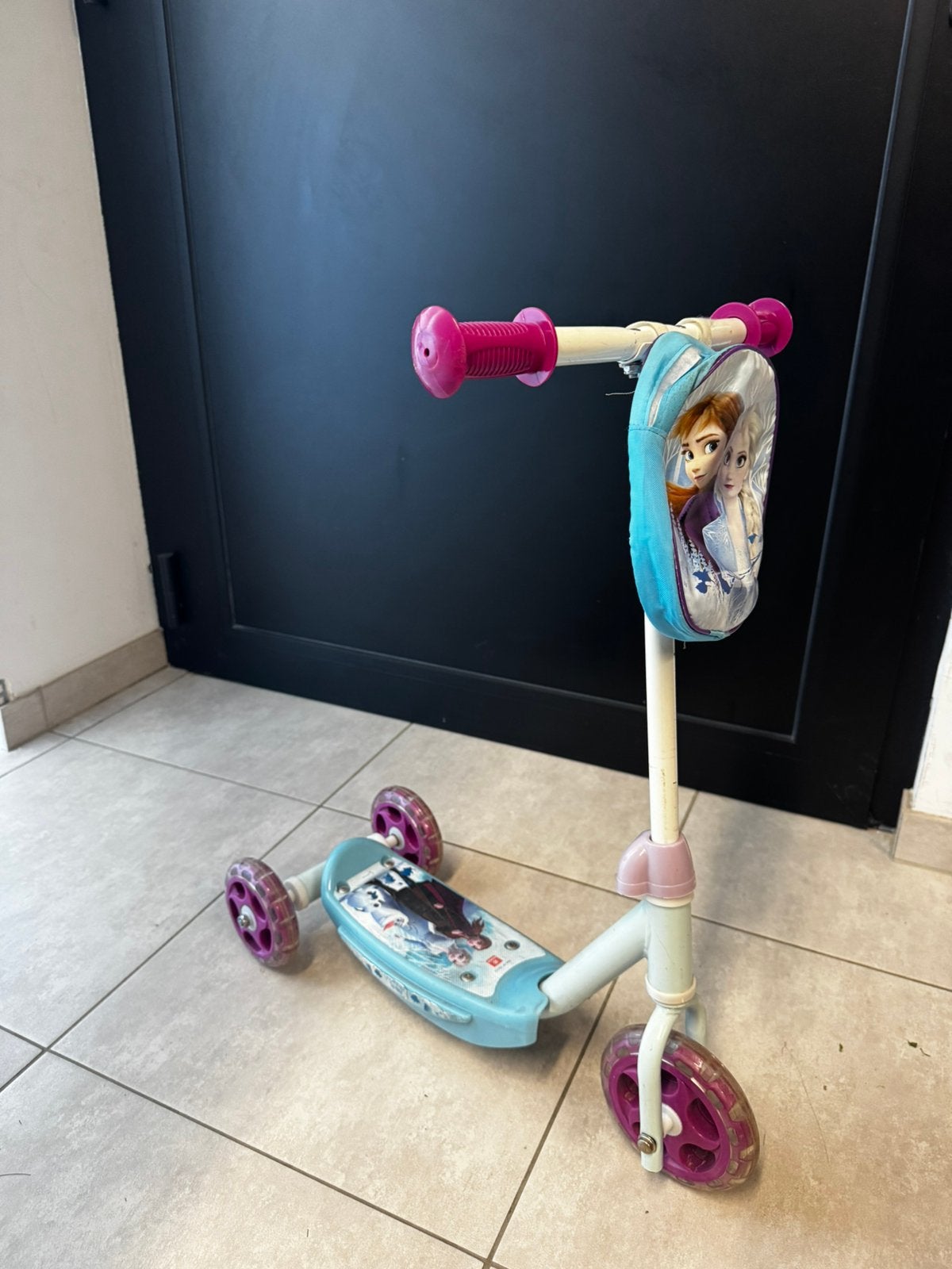 Disney Frozen kinderstep met 3 wielen en tasje – goede staat, Fietsen en Brommers, Ophalen, Zo goed als nieuw