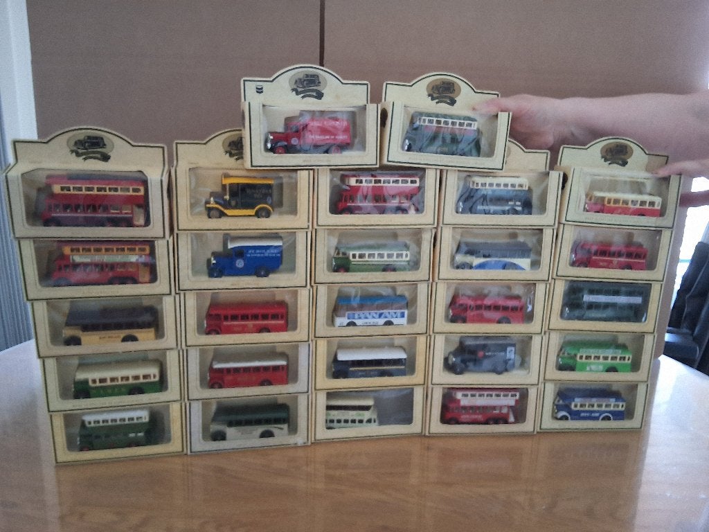 mooi lot met 27 miniatuur wagens, Ophalen of Verzenden, Zo goed als nieuw, Bus of Vrachtwagen, Overige merken