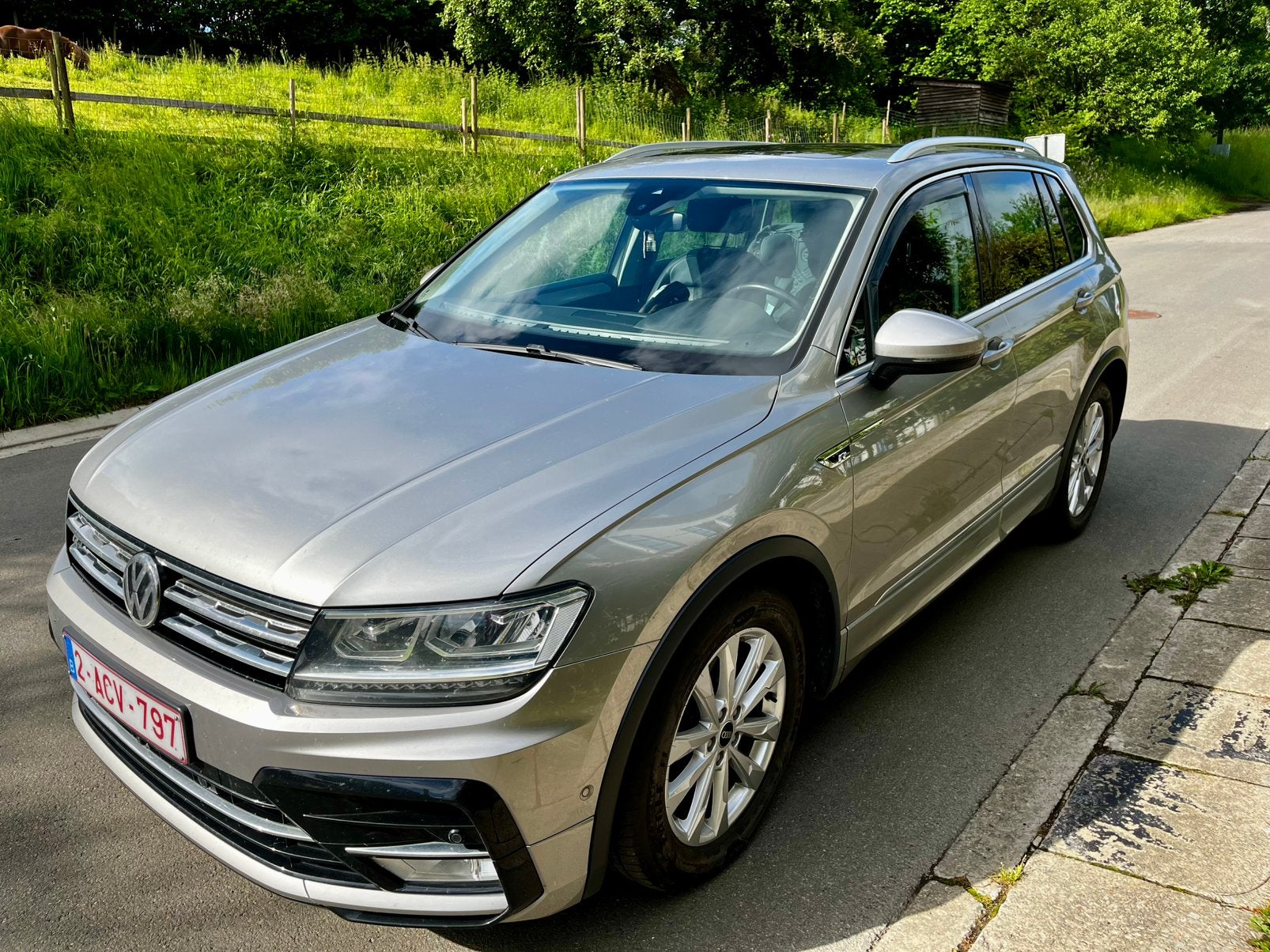 Vw Tiguan 2.0 tdi 150cv R-line full options, Auto's, Zwart, Leder, Particulier, Te koop
