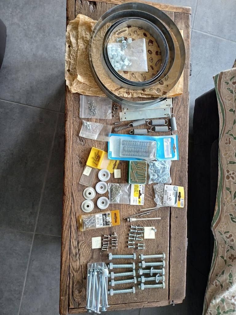 Assortiment van bevestigingsmateriaal te koop!, Ophalen