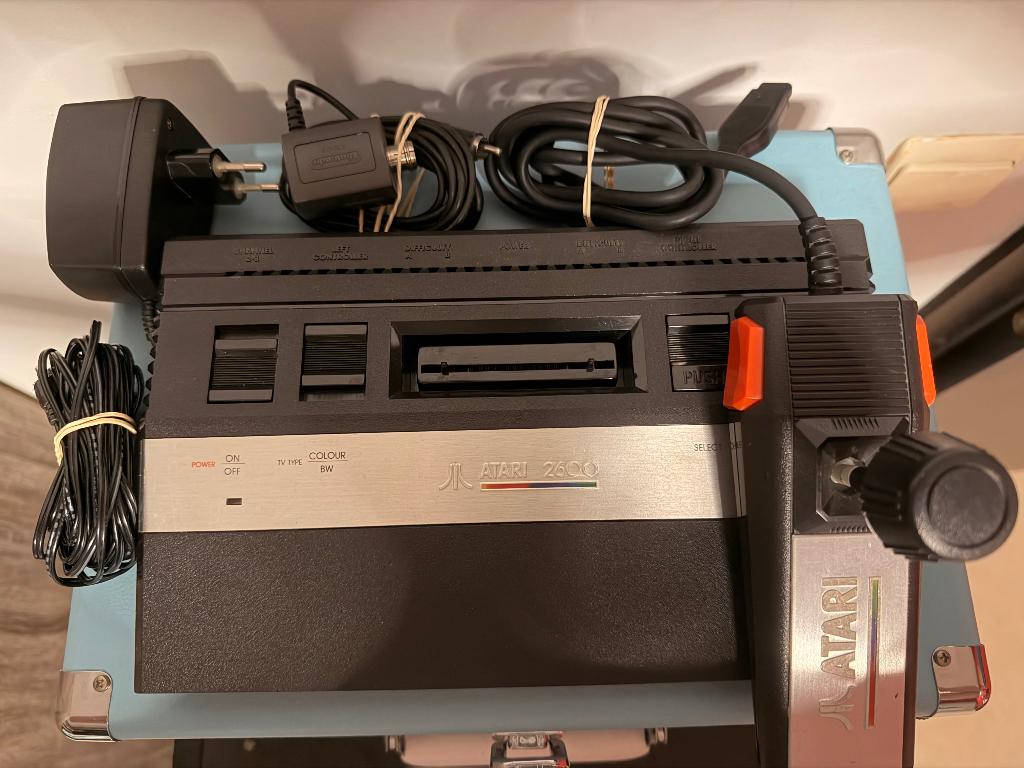 Atari 2600 junior, Avec 3 manettes ou plus, Enlèvement, Utilisé, Avec jeux