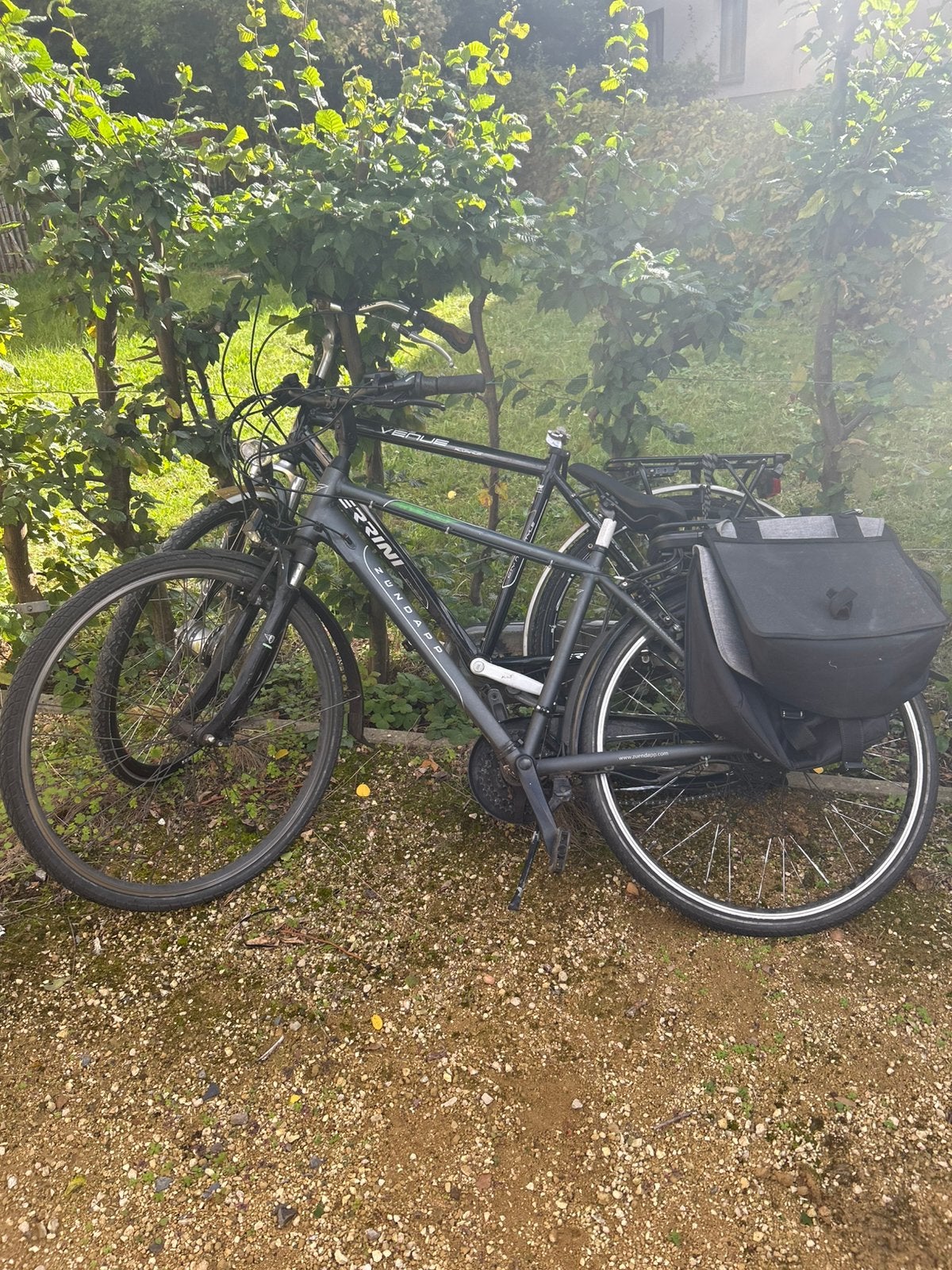Lot van 2 fietsen(1 elektriche met batterij en functioneert), Fietsen en Brommers, Ophalen, Zo goed als nieuw