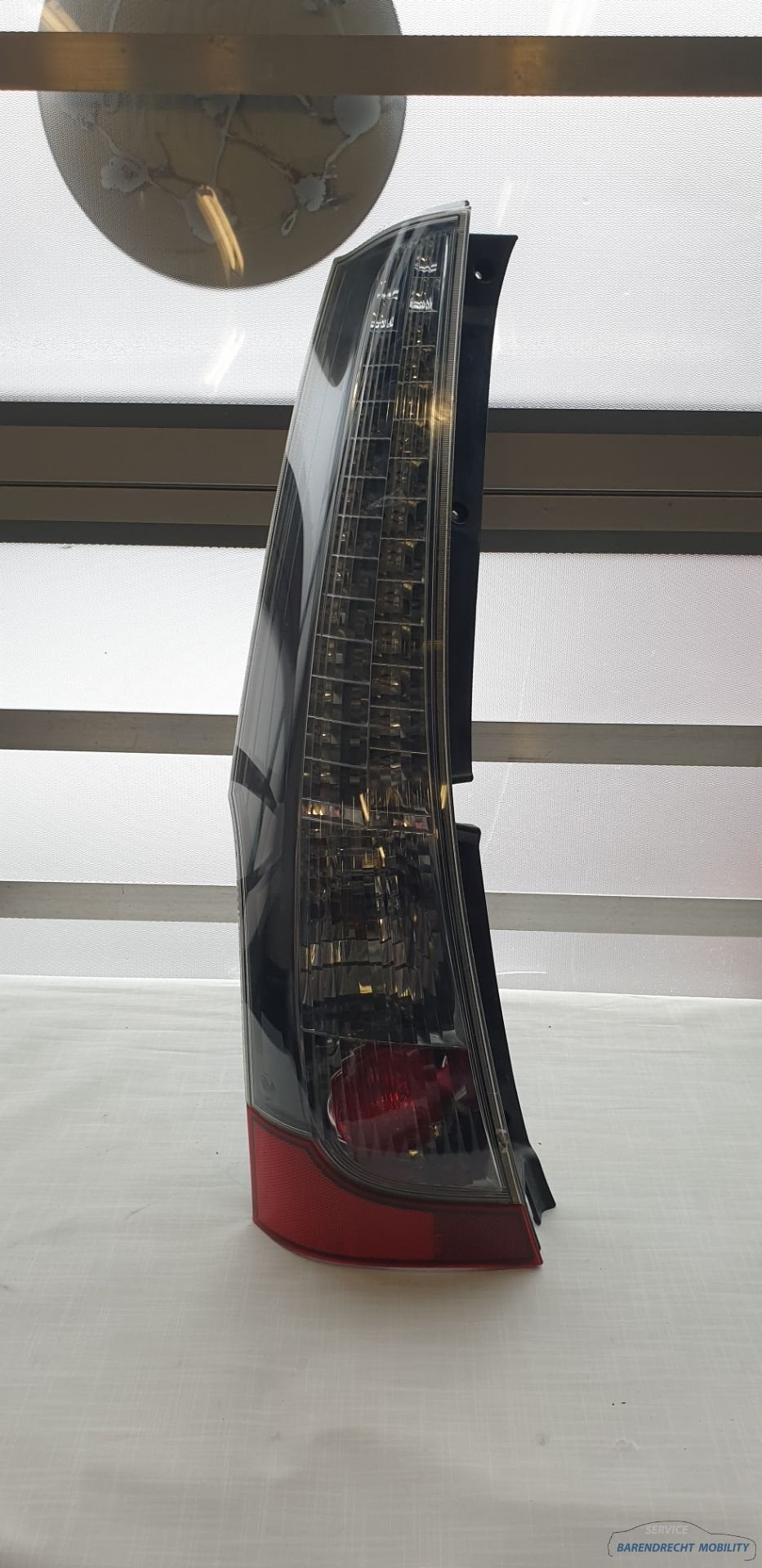 Mitsubishi Grandis achterlicht Links LED nette staat 2208764, Info@mitsubishi-motors.com, Gebruikt, Mitsubishi Motors Corporation