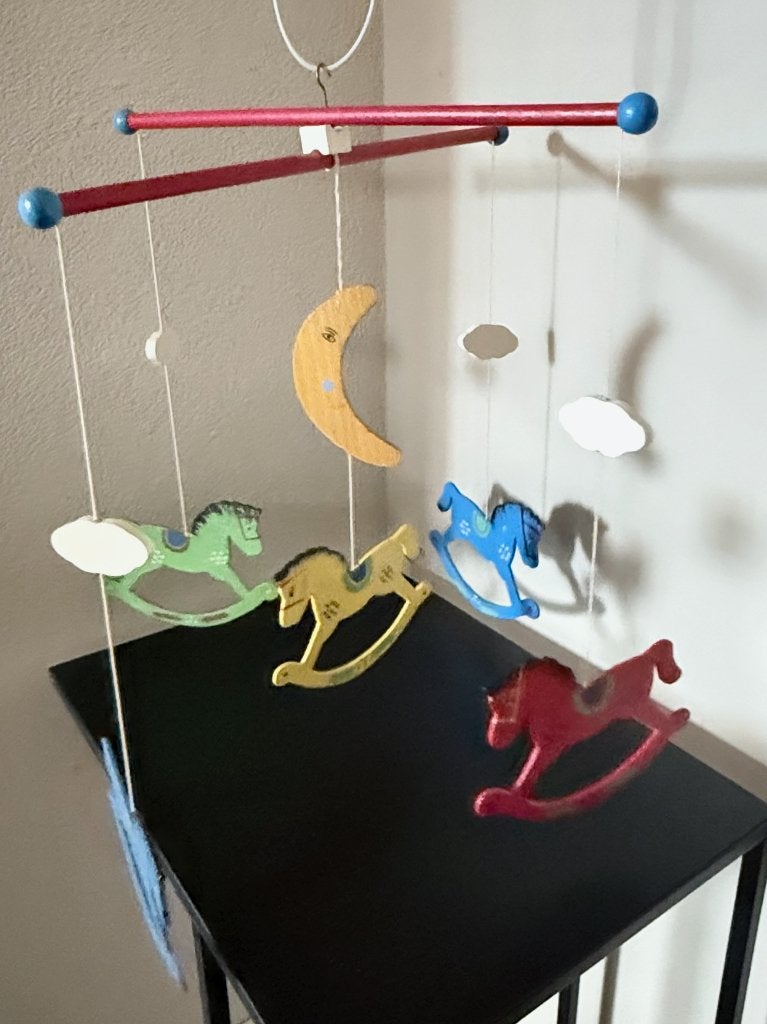 Goki Houten mobiel | Hobbelpaardjes | Vintage, Kinderen en Baby's, Verzenden, Gebruikt, Overige typen