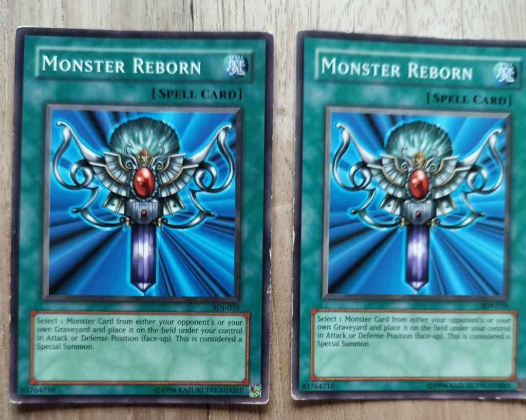 2 cartes Yu-Gi-Oh Monster Reborn, Enlèvement