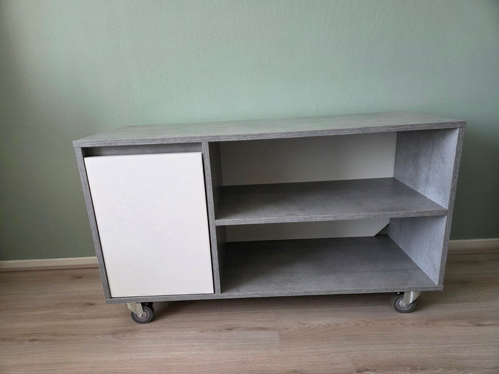 Tv kast, Ophalen