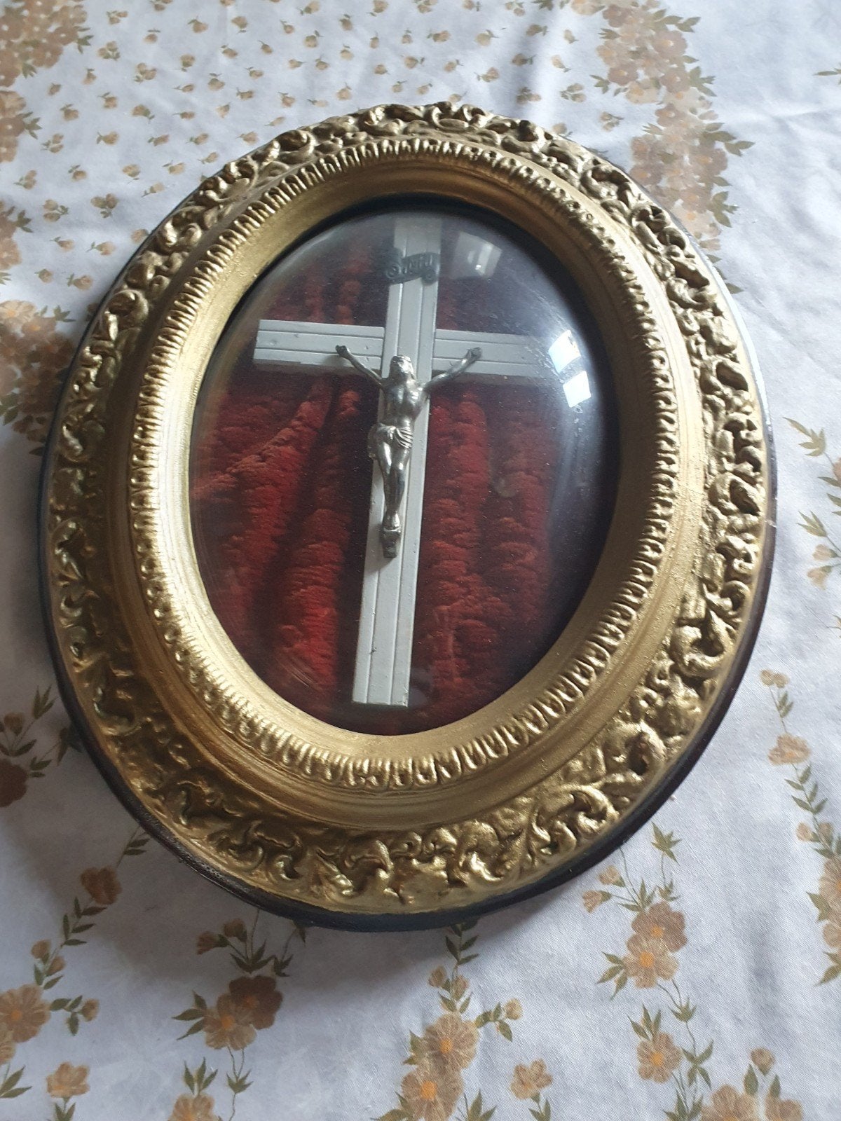 kruis onder gebogen glas kruis, Ophalen