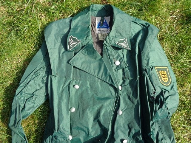 Lange Duitse politie regenjas , ongeschonden , maat 50, Verzamelen, Ophalen of Verzenden, Overige soorten, Kleding of Schoenen