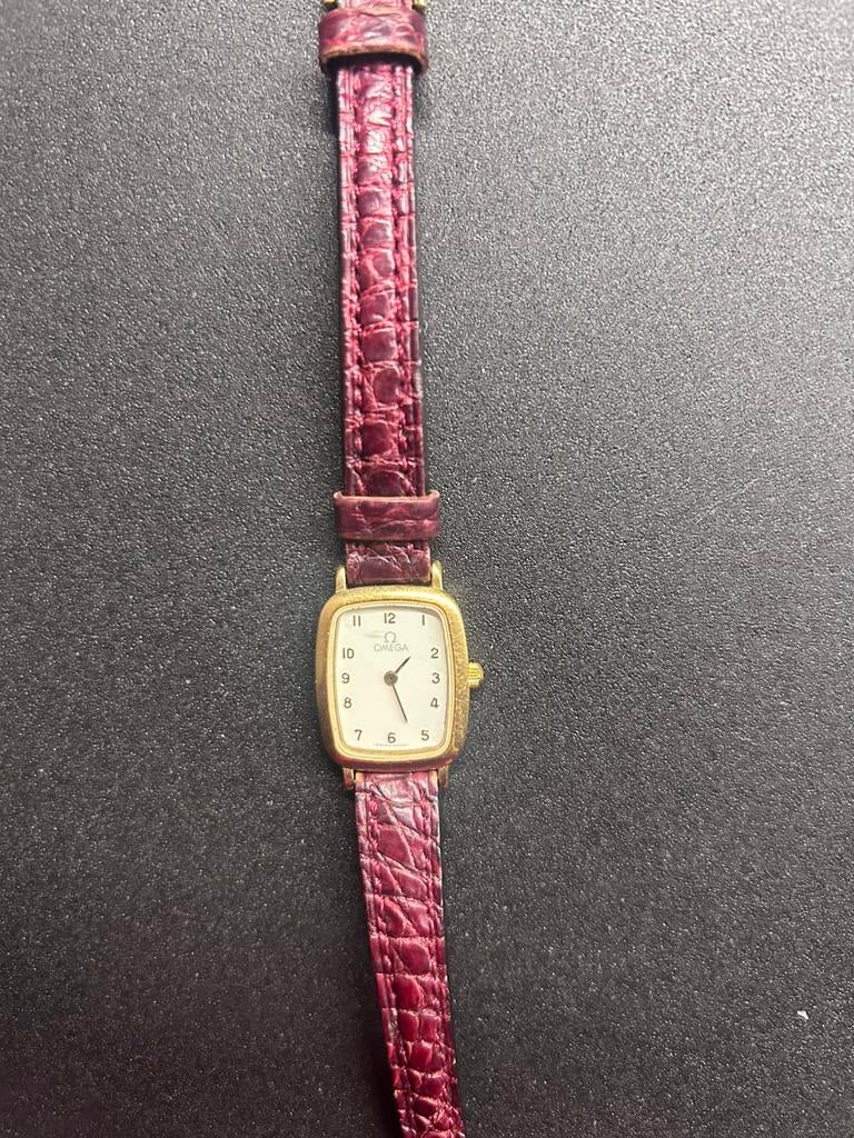 Omega De Ville Quartz – Montre élégante plaqué or, Bijoux, Sacs & Beauté, Montres | Femmes, Comme neuf, Or, Or, Enlèvement