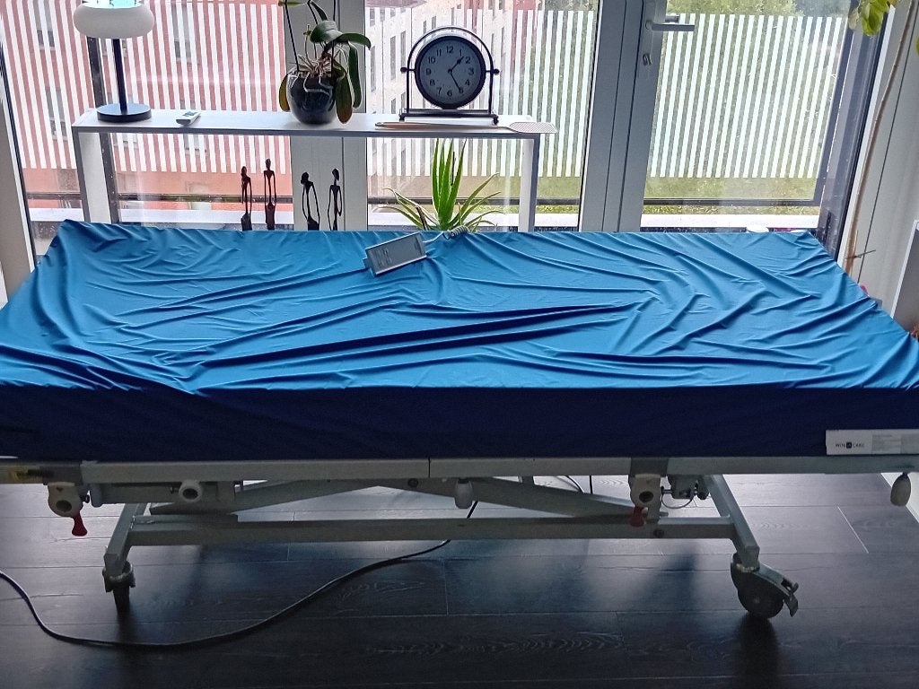 Ziekenhuis bed automatische verstelbaar, Ophalen, Gebruikt