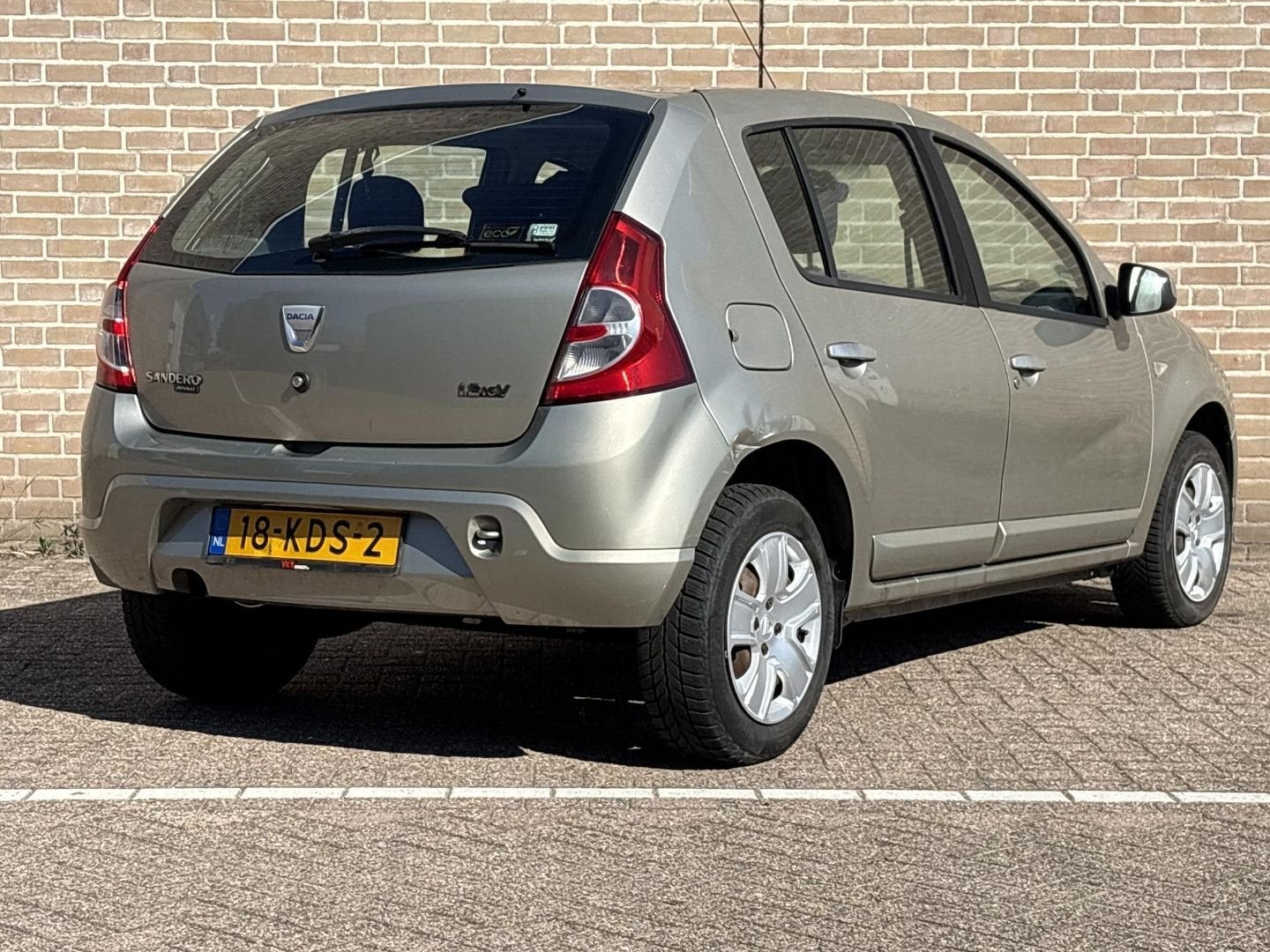 Dacia Sandero 1.2 Lauréate Koppeling slipt | Airco | APK 04-, Autos, Dacia, Argent ou Gris, Achat, 139 g/km, Entreprise