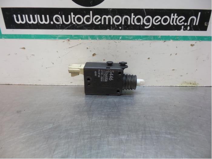 Moteur verrouillage centrale des portes d'un Toyota Avensis, -, Toyota, Utilisé, -