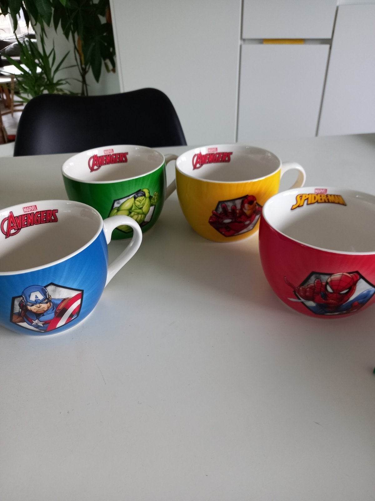4 ontbijtkommen marvel, Enlèvement
