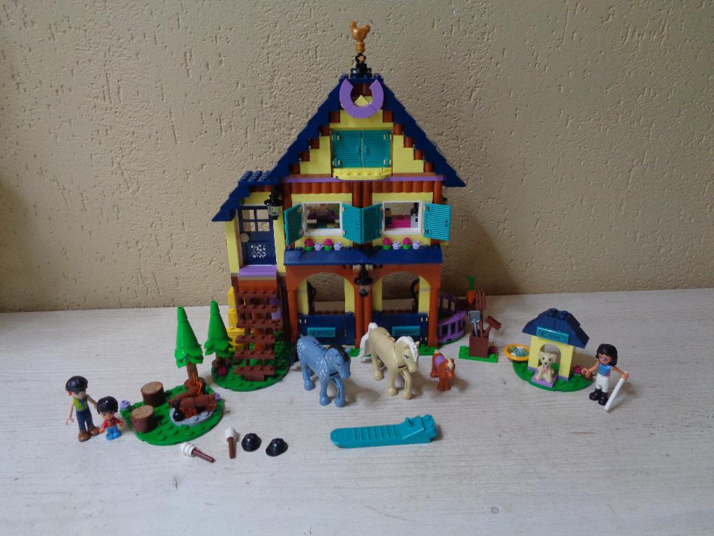 LEGO Friends Paardrijbasis in het Bos - 41683, Gebruikt, Lego, Friends, Ophalen of Verzenden