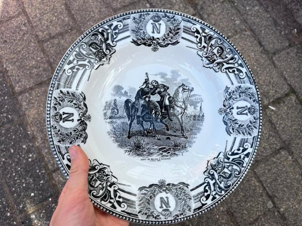 Assiette murale Boch Napoléon Mort de Desaix à Marengo, Antiquités & Art, Enlèvement ou Envoi