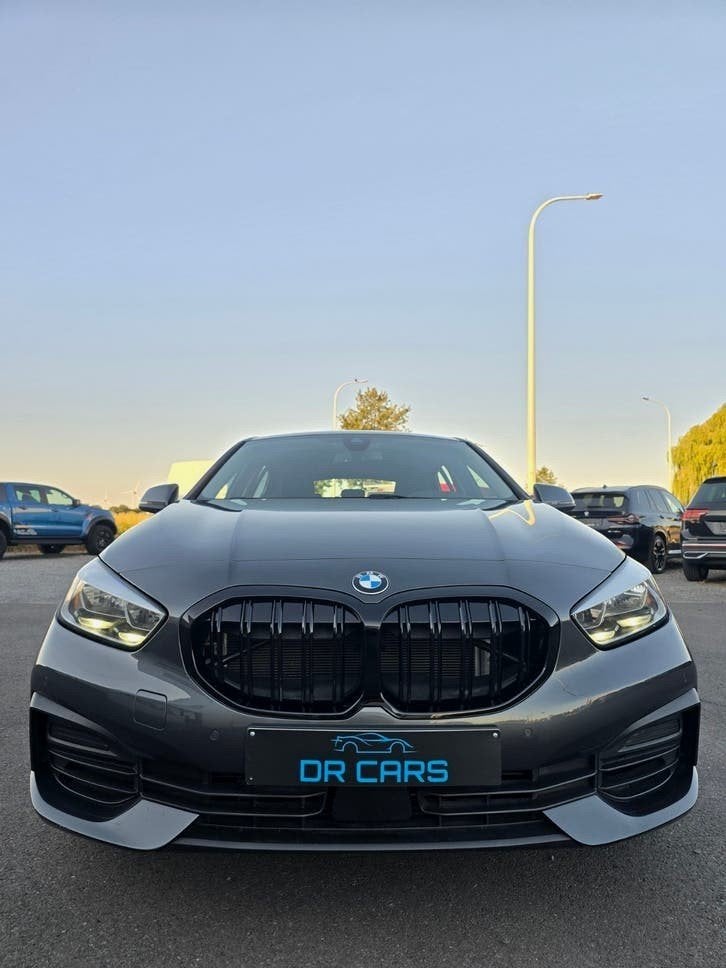 Bmw 118i Sportline-136Pk//Led//Navi//Pdc//Carplay-19"Velgen, Auto's, 1 Reeks, Euro 6, Bedrijf, Dealer onderhouden