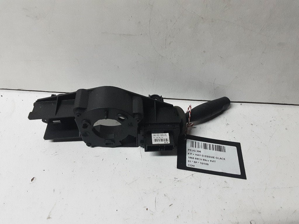 COMMUTATEUR Peugeot 306 (7B) (01-1993/06-2002) (96331043ZL), Mevr. I. Hauben, Utilisé, Rue de l'Espoir 34 34
4030  GRIVEGNÉE, BE