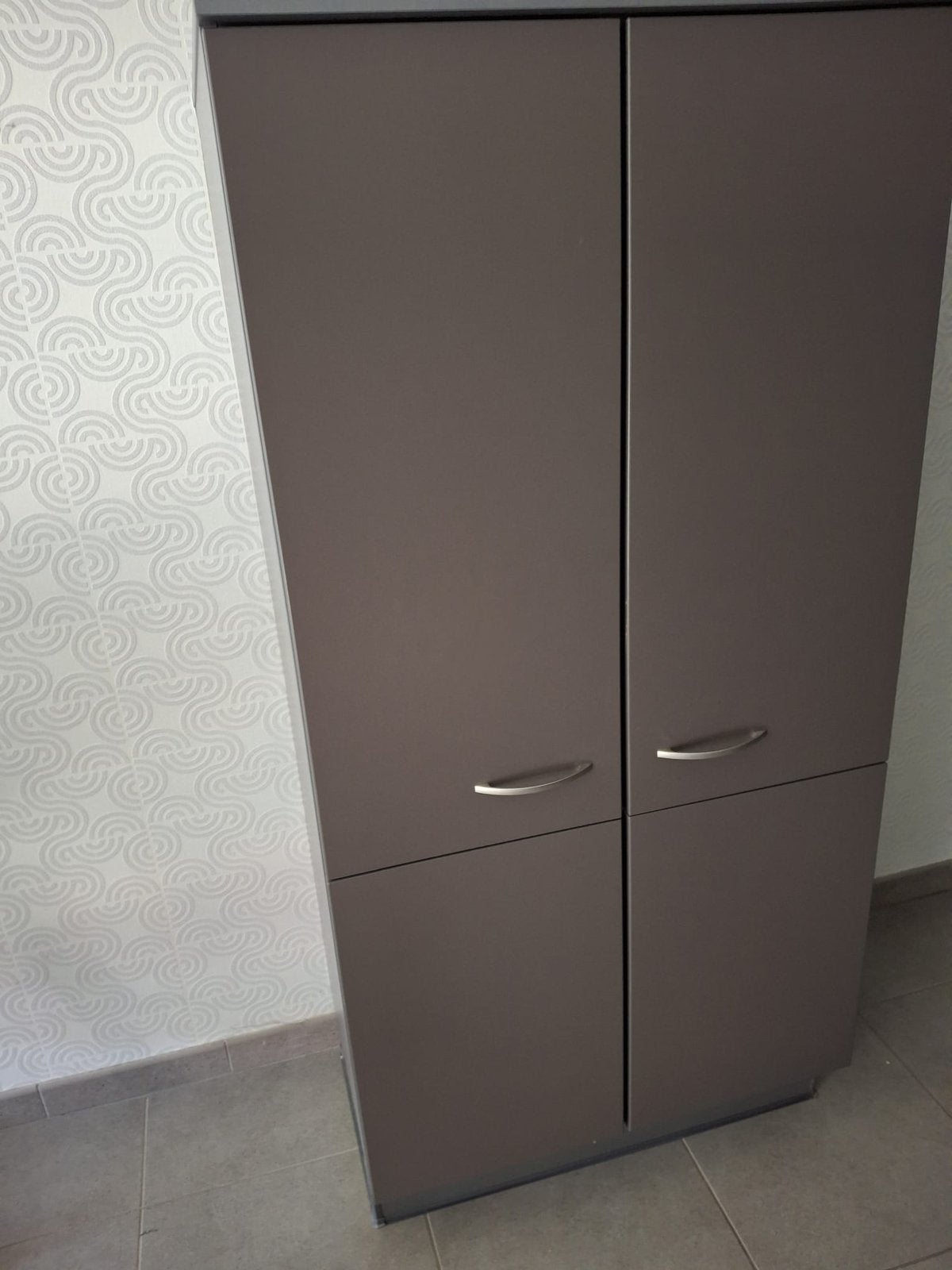 Beige/ grijze kleerkast, Ophalen, Met deur(en), 50 tot 100 cm, Zo goed als nieuw