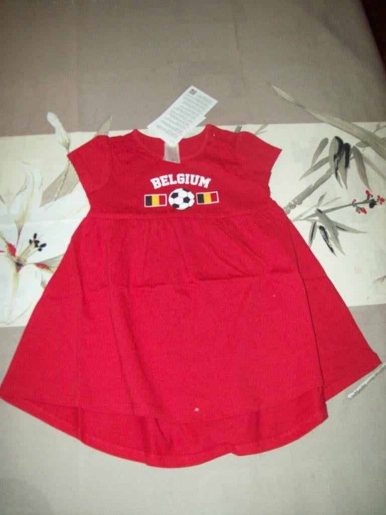 NIEUW Rood voetbal jurkje ( belgie ) - Maat 80, Enfants & Bébés, Vêtements de bébé | Taille 80, Enlèvement ou Envoi, Neuf, Fille