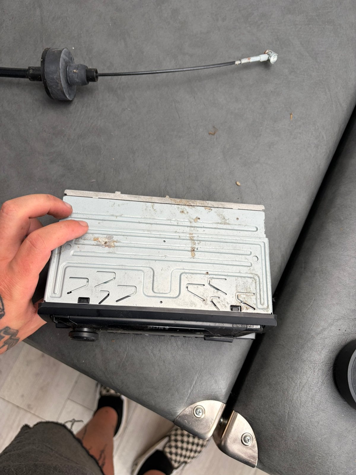 Radio sony, Enlèvement