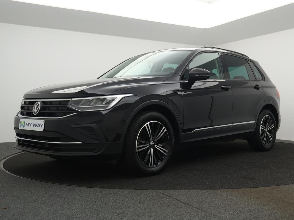 Volkswagen Tiguan Tiguan 1.5 TSI ACT Life Business OPF, Zwart, Handgeschakeld, https://public.car-pass.be/vhr/ad716ba5-86ad-479b-8bed-fa3039fef7f3