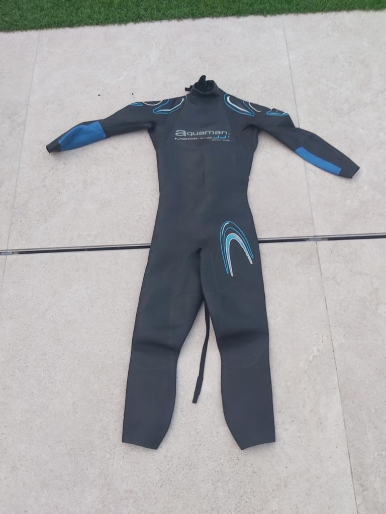 Aquaman wetsuit, Ophalen, Wetsuit