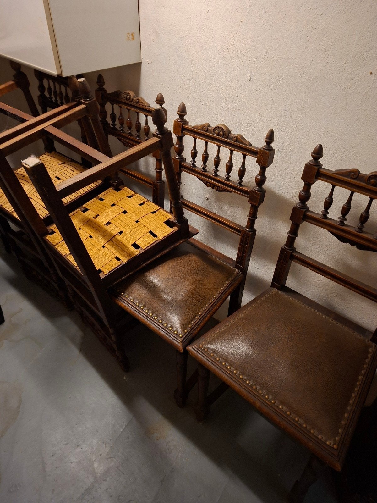 mechelse stoelen, Enlèvement