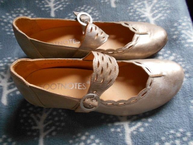 lederen gloednieuwe footnotes 10 €, Kleding | Dames, Schoenen, Schoenen met lage hakken, Overige kleuren, Nieuw, Ophalen of Verzenden