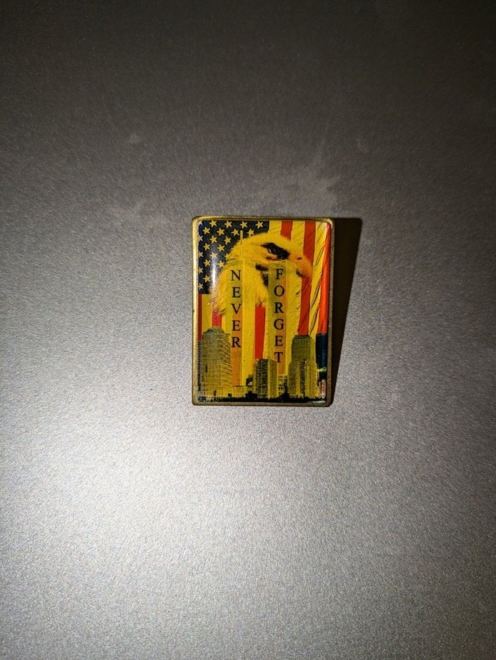 pin USA 11 Septembre 2001, Collections, Broches, Pins & Badges, Enlèvement, Comme neuf