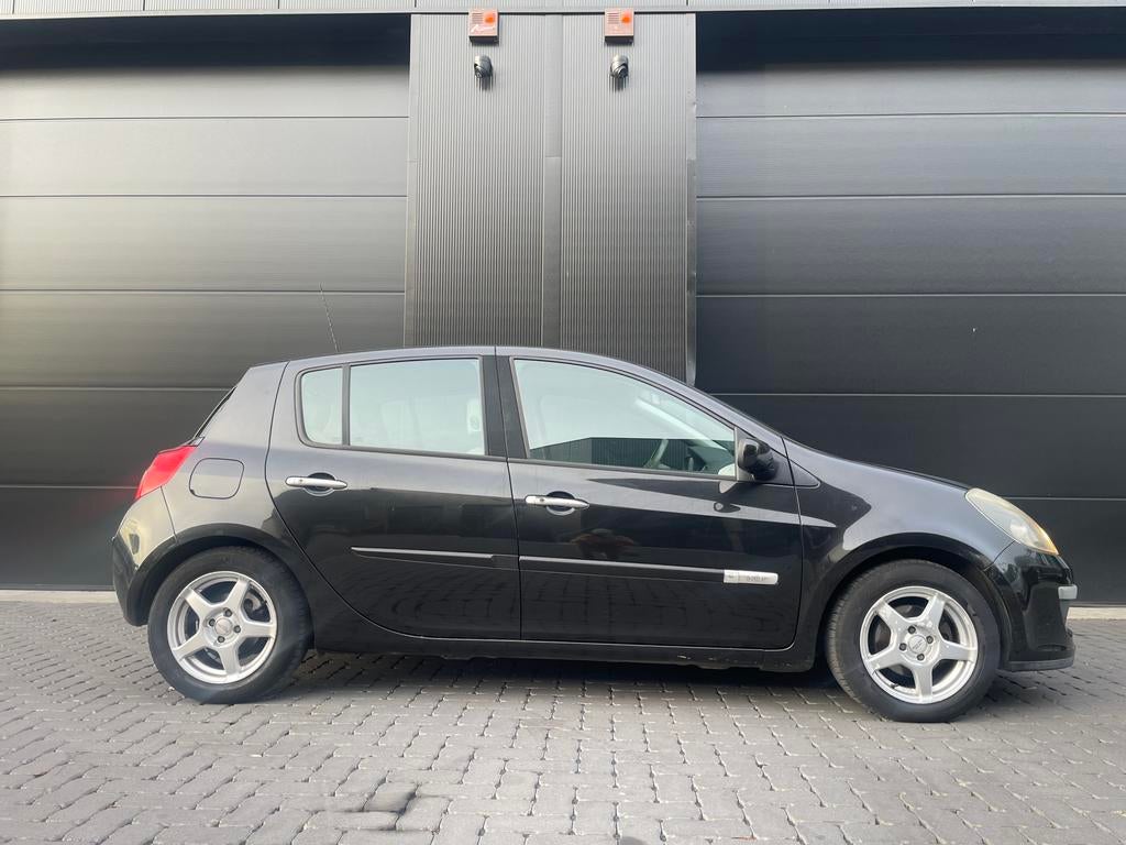 Renault Clio Essence édition spéciale Paris Control deja Ok, Autos, Achat, Entreprise, Boîte manuelle, 5 portes