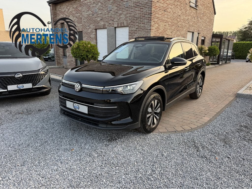 Volkswagen Tiguan 1.5eTSI DSG PANO IQ-LIGHT 30 YEARS EDITION, Auto's, Volkswagen, Automaat, 1498 cc, 4 cilinders, Leder en Stof