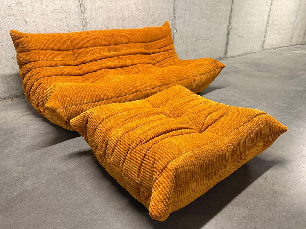 Togo 3zit en ottoman in Goldenrod ribfluweel, Ophalen of Verzenden, Stof, Togo ligne roset