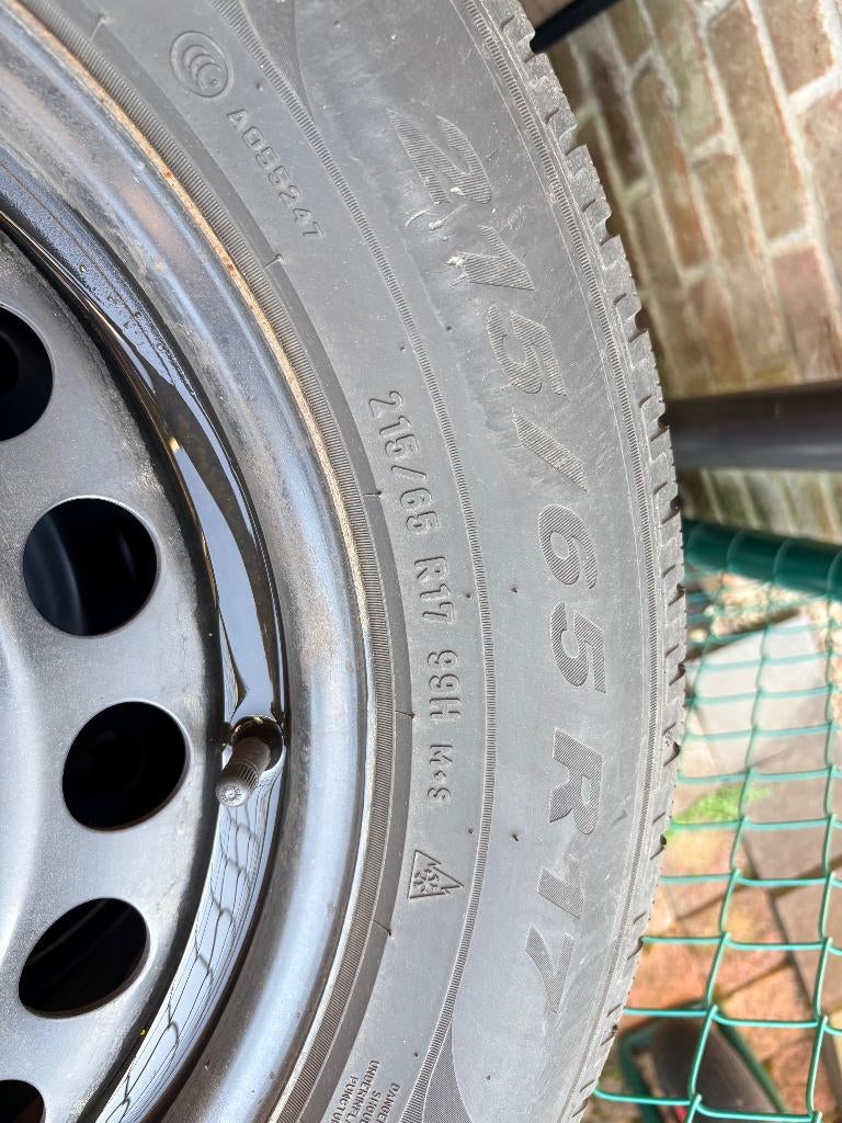 set 4 winterbanden 215/65 R17 Pirelli Scorpion, Auto-onderdelen, Banden en Velgen, Banden en Velgen, Winterbanden, 17 inch, 215 mm