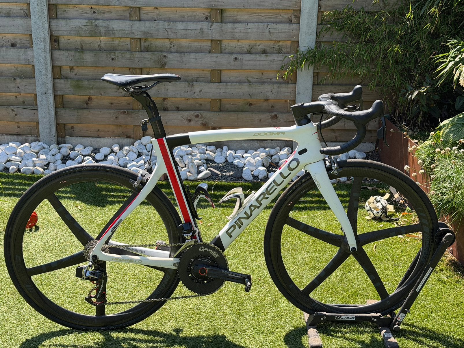 Pinarello F8 met high end materiaal, Vélos & Vélomoteurs, Enlèvement, Comme neuf, Frein sur jante