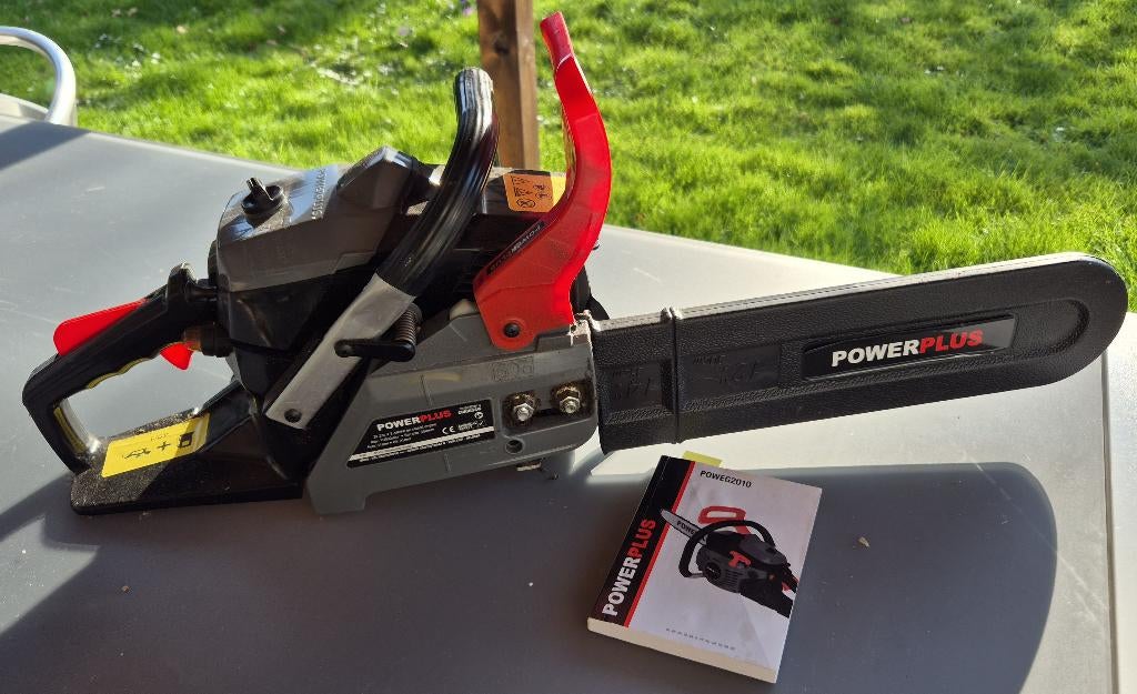Tronçonneuse PowerPlus POWEG2010 servi une seule fois, Enlèvement ou Envoi, Comme neuf, Tronçonneuse