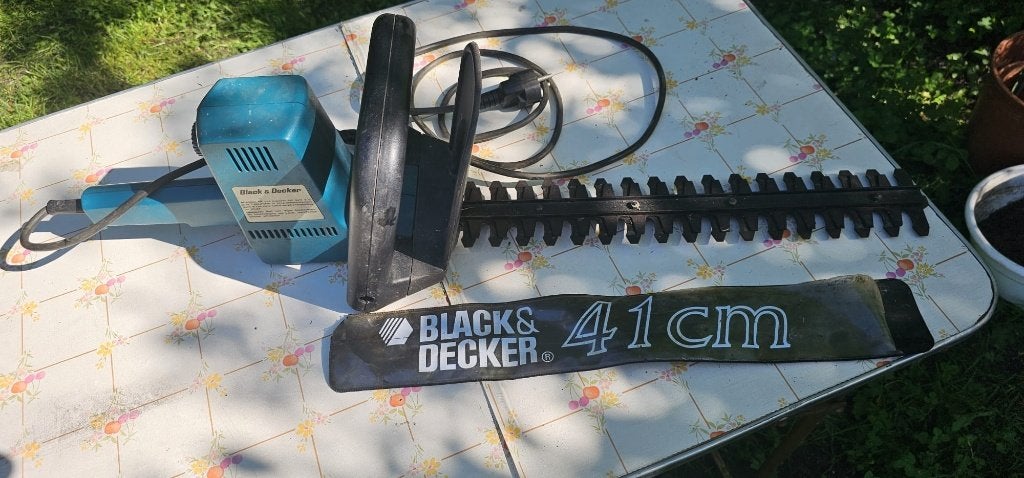 Taille haie B&D, Enlèvement, Utilisé, Électrique, Black & Decker