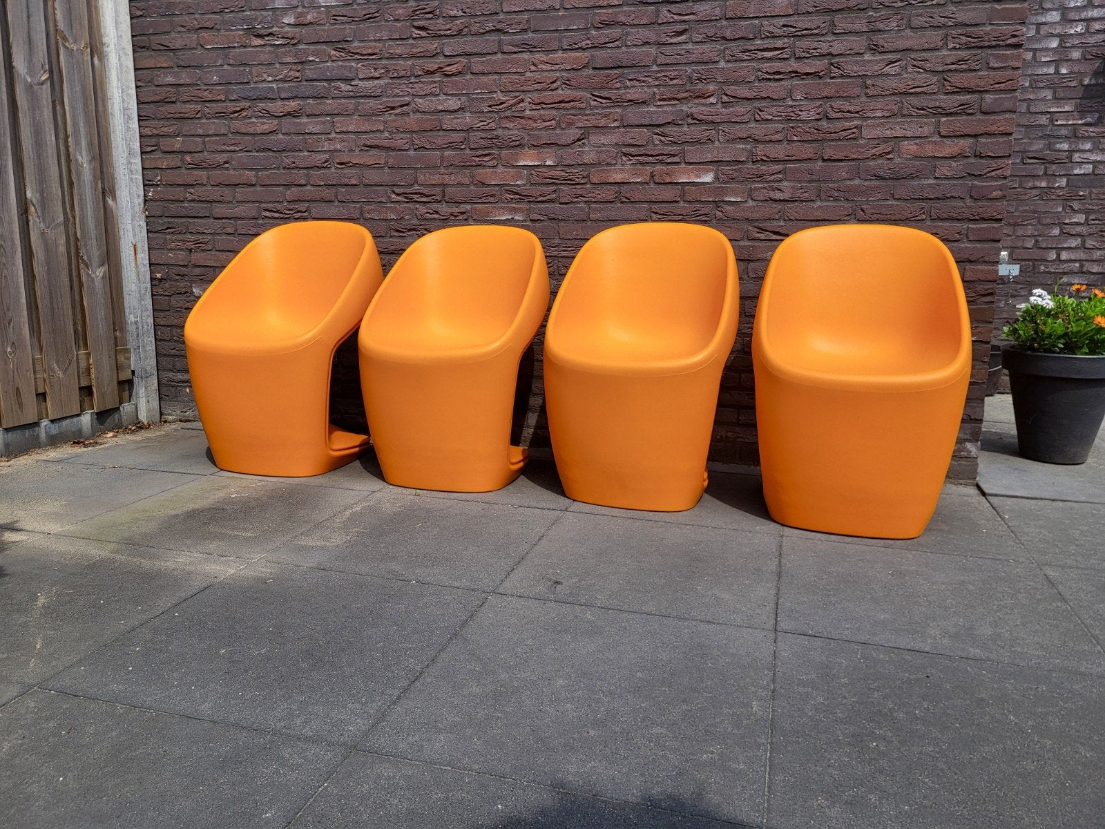 Superbes chaises oranges de la collection Vondom Ufo d'Ora I, Enlèvement ou Envoi, Neuf, Synthétique, Cinq, Six Chaises ou plus