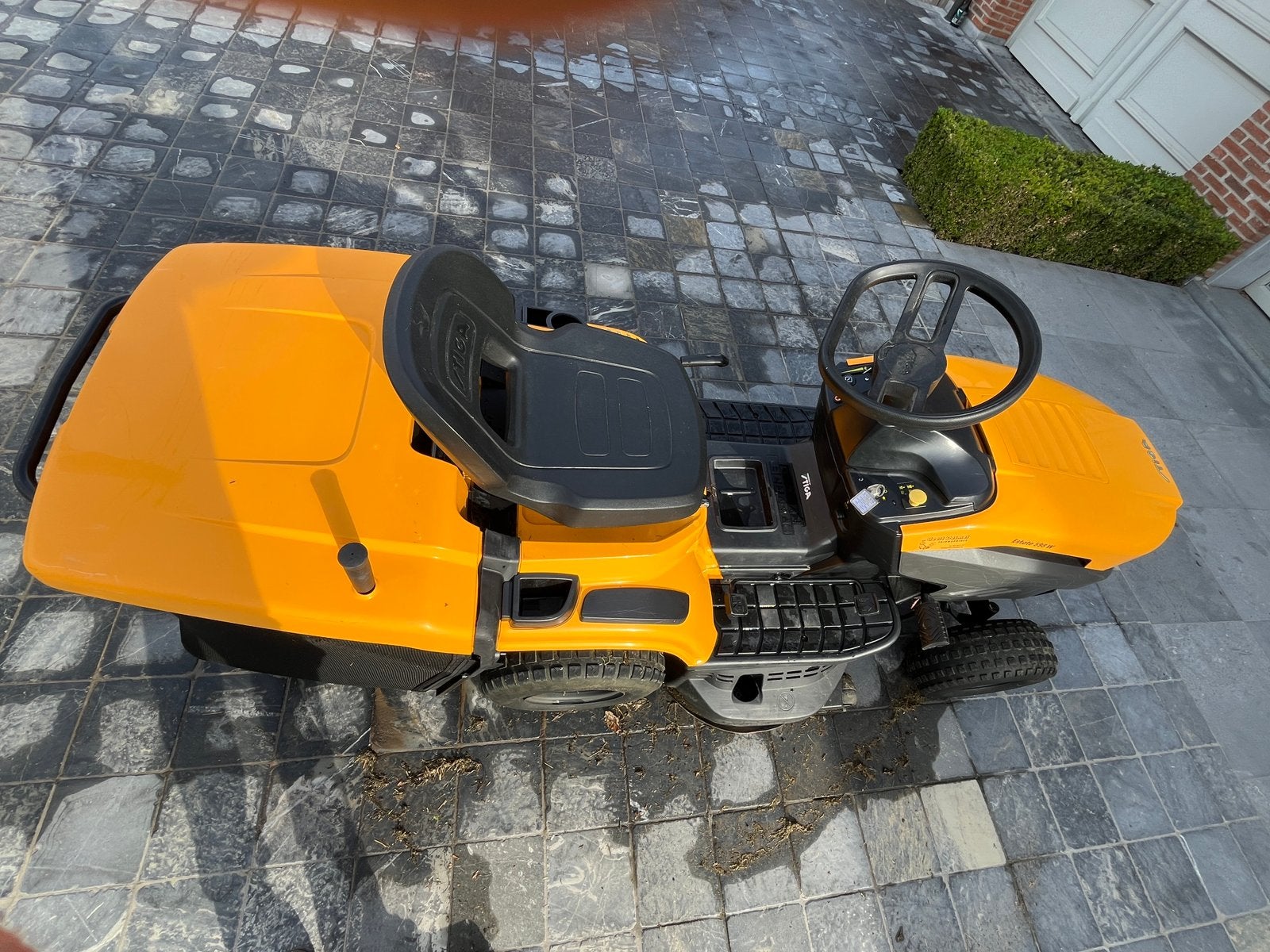 TONDEUSE AUTOPORTÉE maniable, agile et très pratique, Enlèvement, Utilisé, Démarrage électrique