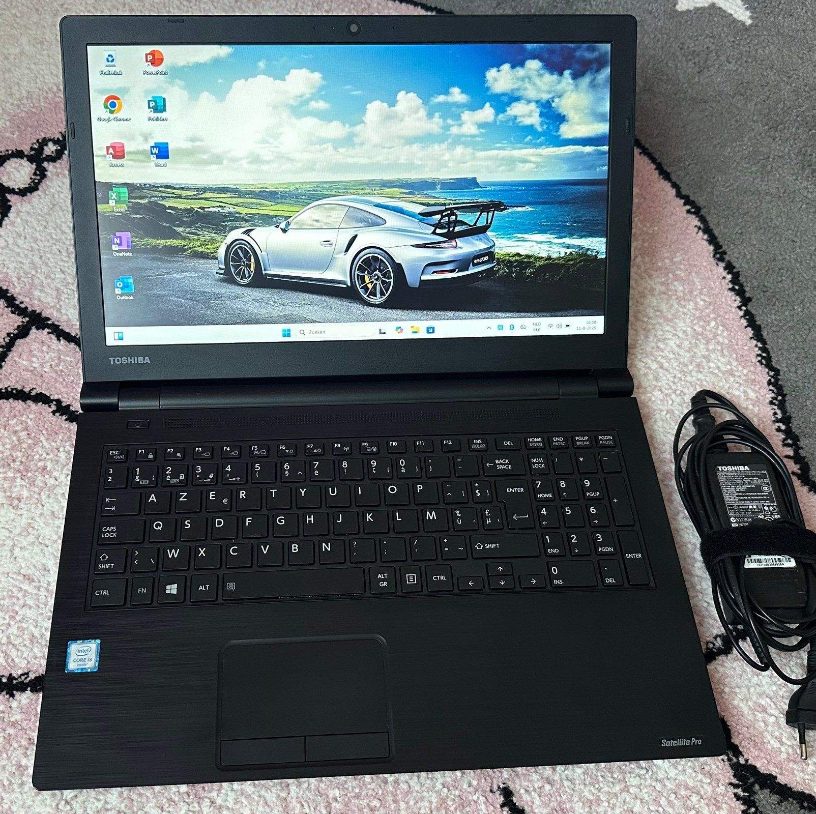 Mooie 15.6”Toshiba/ i3-5005U/8gb ram/256gb ssd/Win 11/Office, Informatique & Logiciels, Chargeurs d'ordinateur portable, Enlèvement