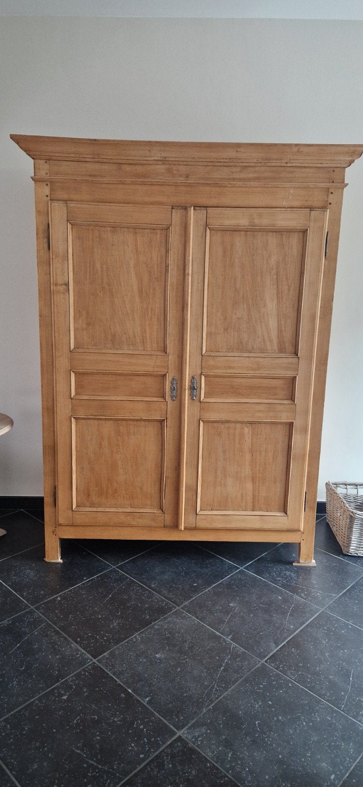 Authentieke ruime kast, Ophalen