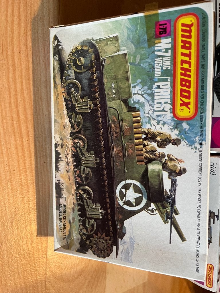 MATCHBOX tank M7 HMC „Priest” 1:76, model met 11 dozen, Ophalen of Verzenden, Tank