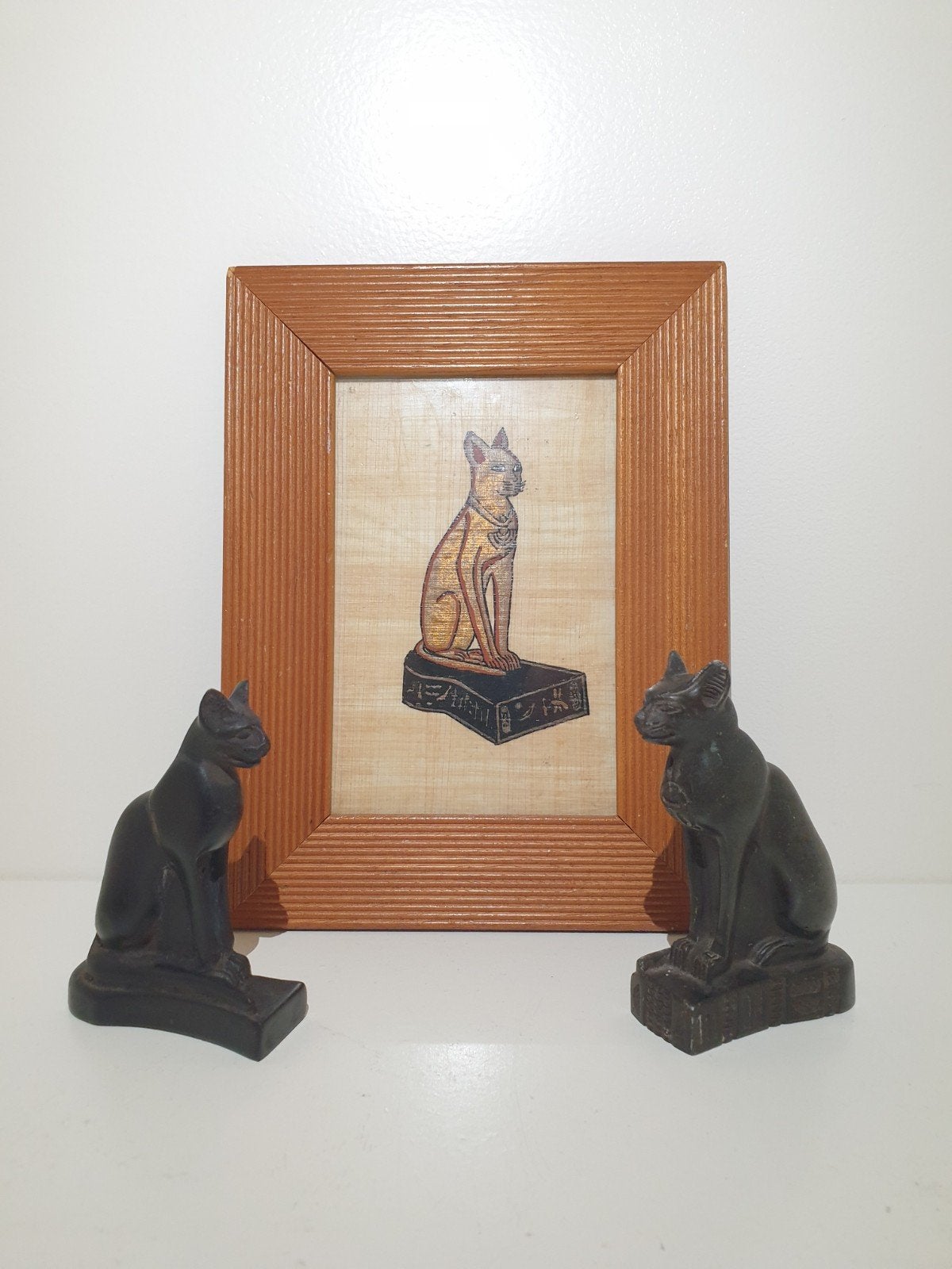 Égypte, Bastet : 2 figurines et papyrus, Enlèvement ou Envoi