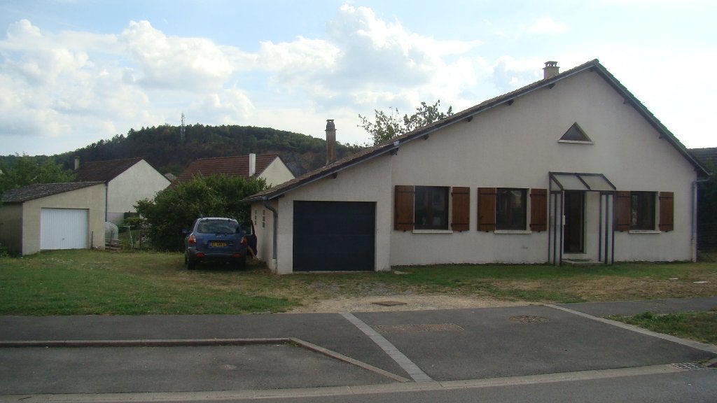 A VENDRE  à  GIVET  (frontiére Belgique/ France ), 86 m², Maison individuelle, 500 à 1000 m²
