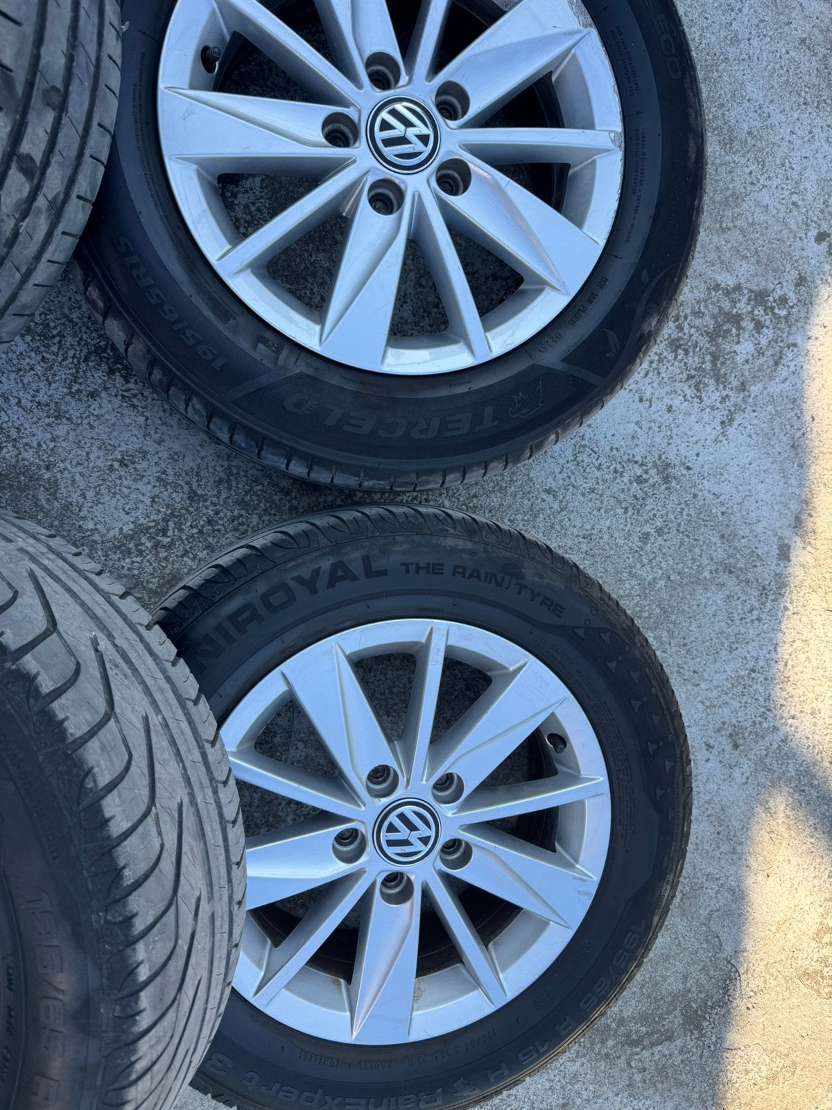 Volkswagen  jantes et pneus super etat, Enlèvement, Pneu(s)